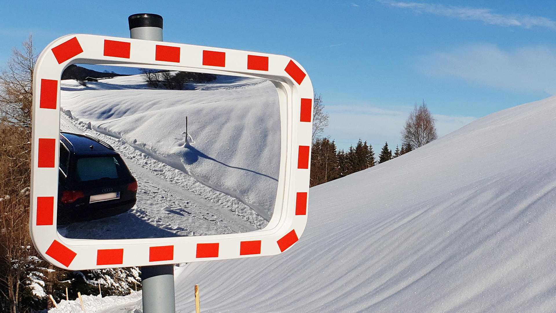 Verkehrsspiegel VS 1 aus Acrylglas mit rot-weißen Rahmen